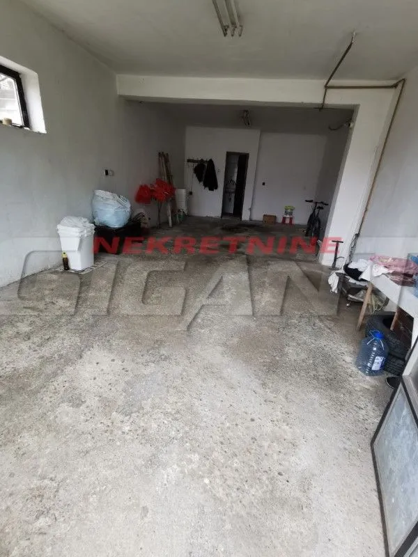 Izdavanje, poslovni prostor, 90m², Stari Banovci, Stara Pazova