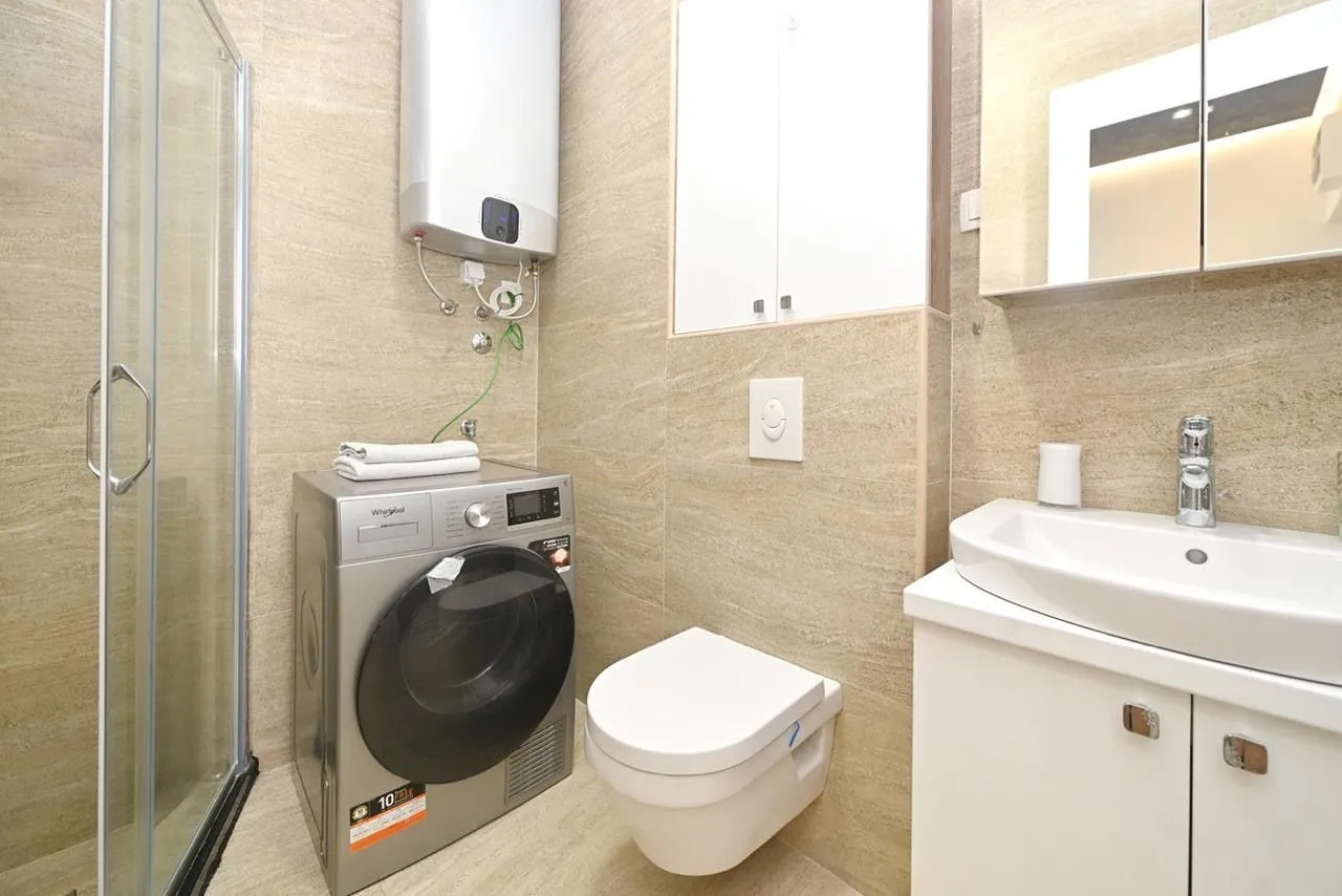Rent, three bedroom apartment, 130m², Dobrota, Kotor