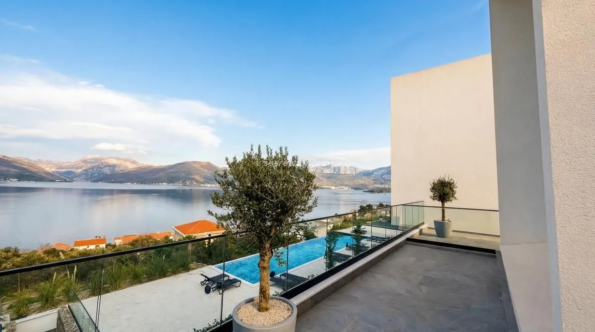 Prodaja, dvosoban stan, 150m², Krašići, Tivat