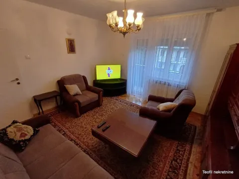 Izdavanje, četvorosoban stan, 86m², Čukarica, Beograd