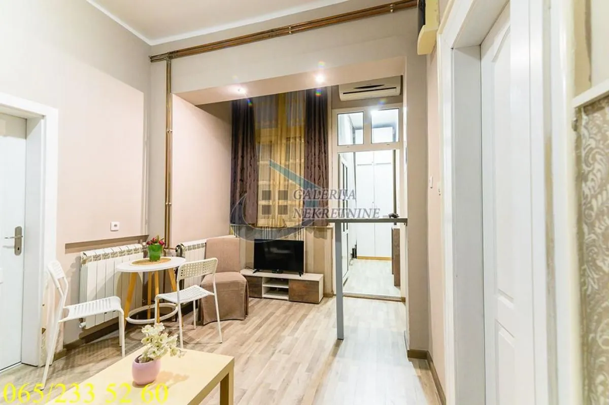 Izdavanje, dvosoban stan, 30m², Skadarlija, Beograd