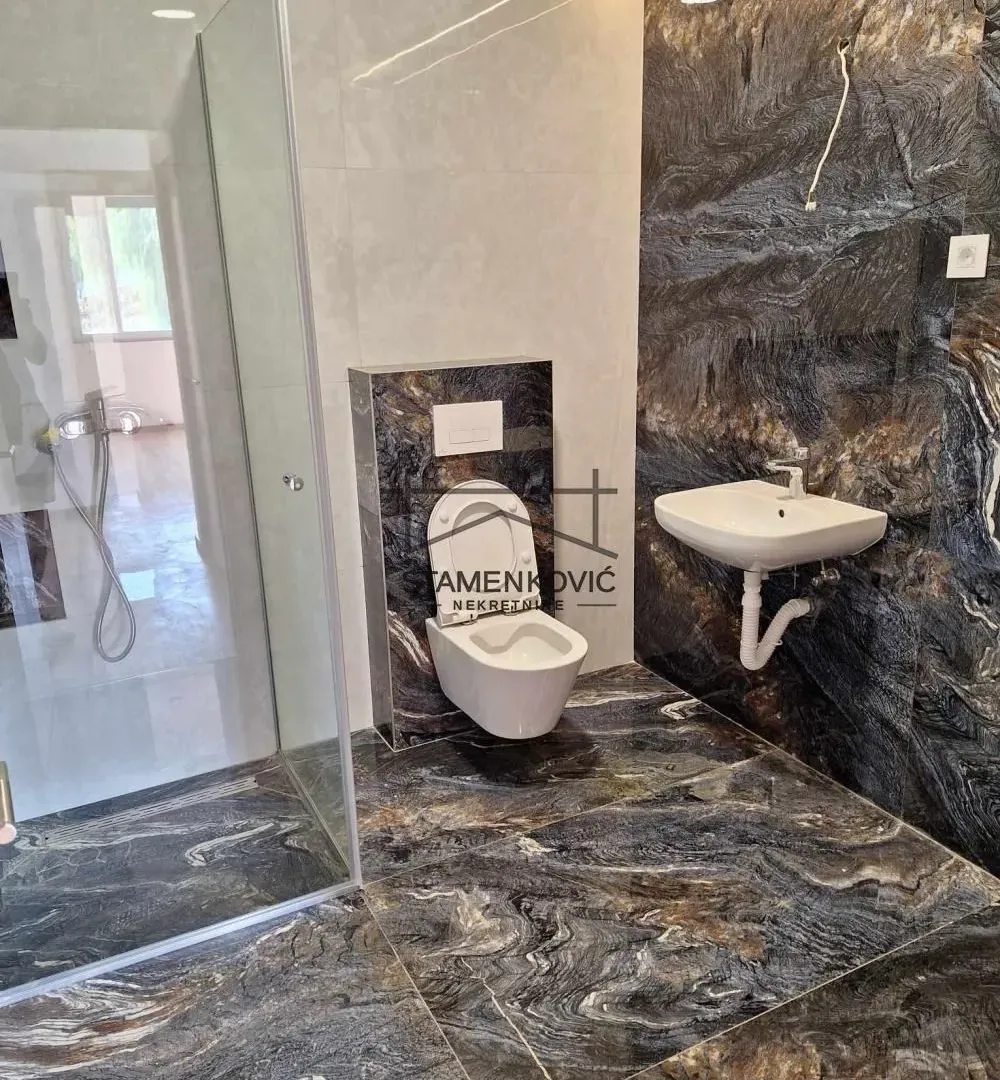 Prodaja, četvorosoban stan, 85m², Mišeluk, Petrovaradin