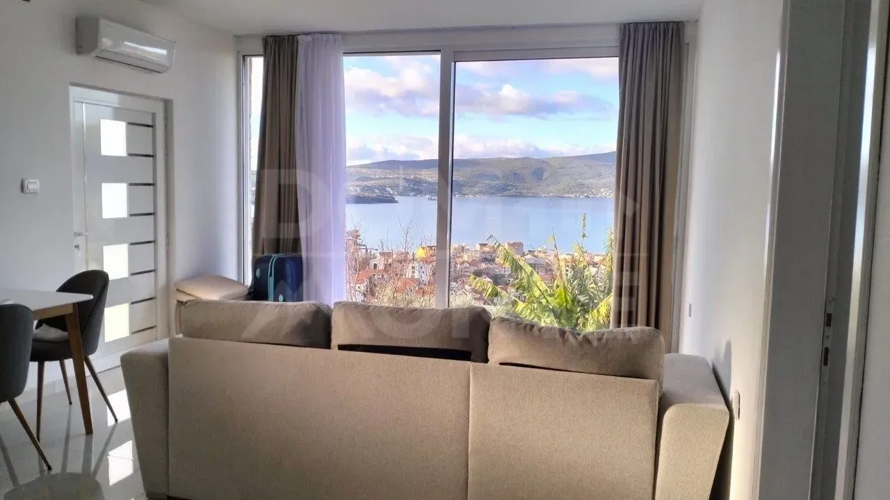 Izdavanje, jednosoban stan, 43m², Tivat, Crna Gora