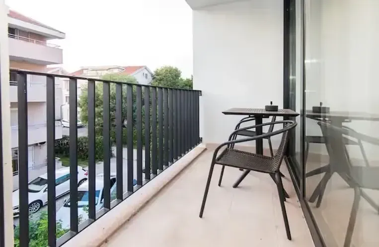 Izdavanje, stan, 46m², Tivat, Crna Gora
