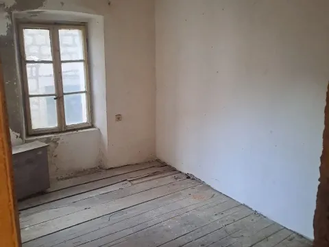 Prodaja, stan, 43m², Kotor, Crna Gora - image 2