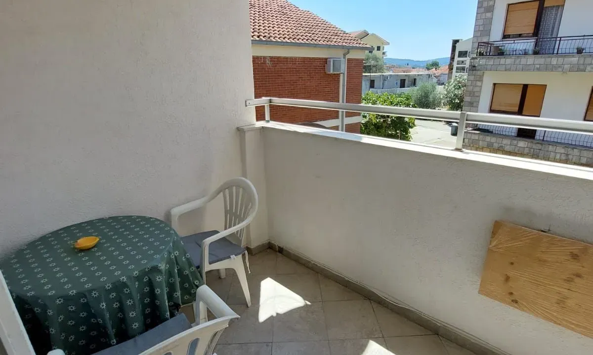 Rent, two bedroom apartment, 52m², Kalimanj, Tivat