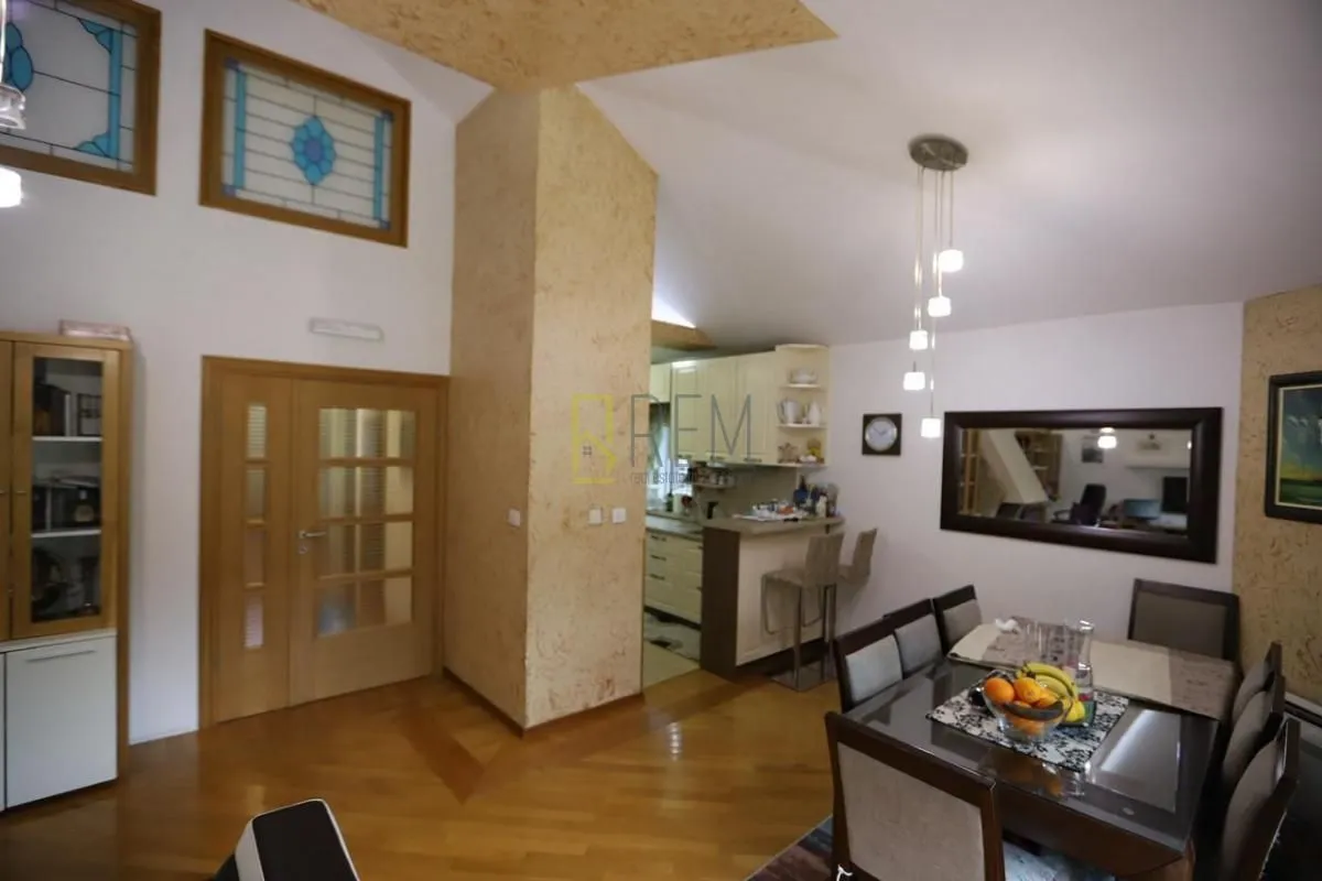 Prodaja, četvorosoban stan, 136m², Centar, Podgorica