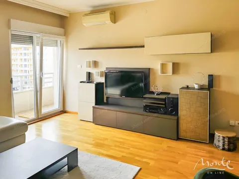 Prodaja, jednosoban stan, 51m², City Kvart, Podgorica - image 2