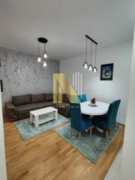 Izdavanje, dvosoban stan, 44m², Centar, Novi Sad