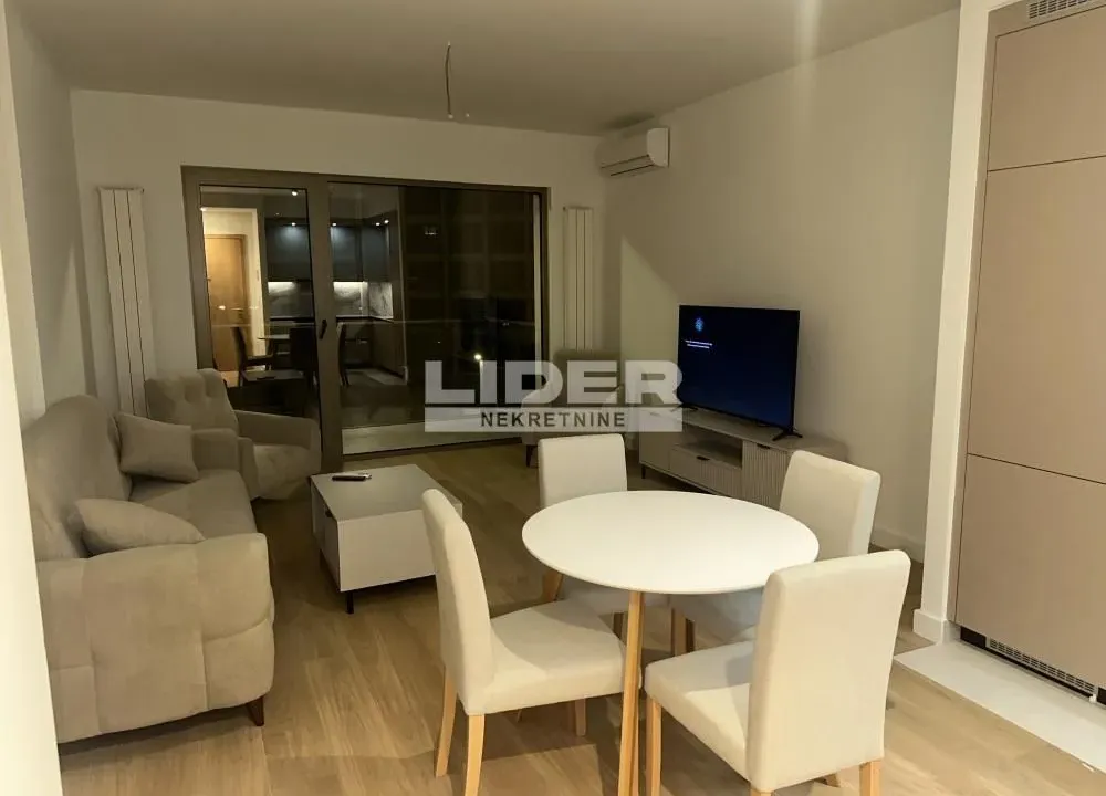 Izdavanje, dvosoban stan, 54m², Savski Venac, Beograd