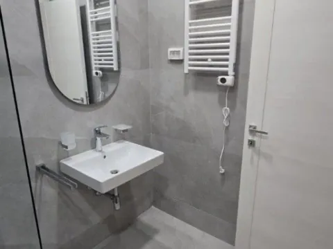 Izdavanje, dvosoban stan, 72m², Central Point, Podgorica - image 10