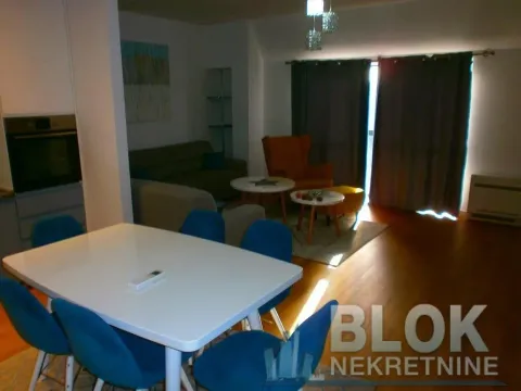 Izdavanje, trosoban stan, 105m², Dalmatinska ulica, Podgorica - image 19
