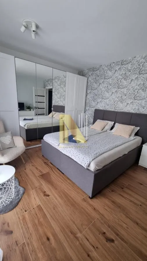 Izdavanje, trosoban stan, 105m², Sremska Kamenica, Petrovaradin