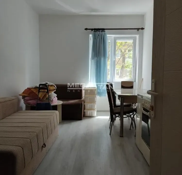 Izdavanje, stan, 18m², Kanarevo Brdo, Beograd
