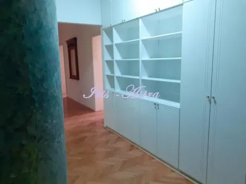 Rent, four bedroom apartment, 140m², Stari Grad, Beograd - image 1