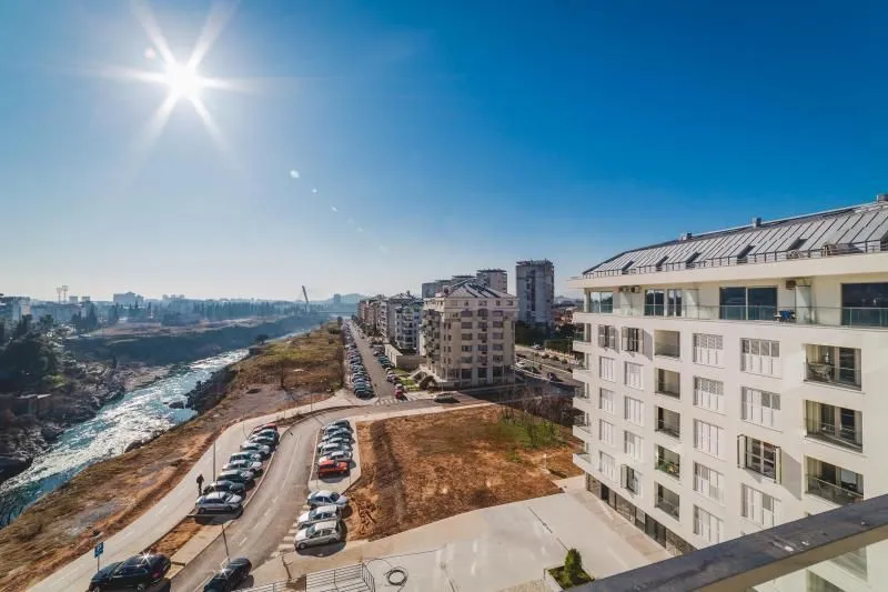 Izdavanje, četvorosoban stan, 150m², Podgorica, Crna Gora