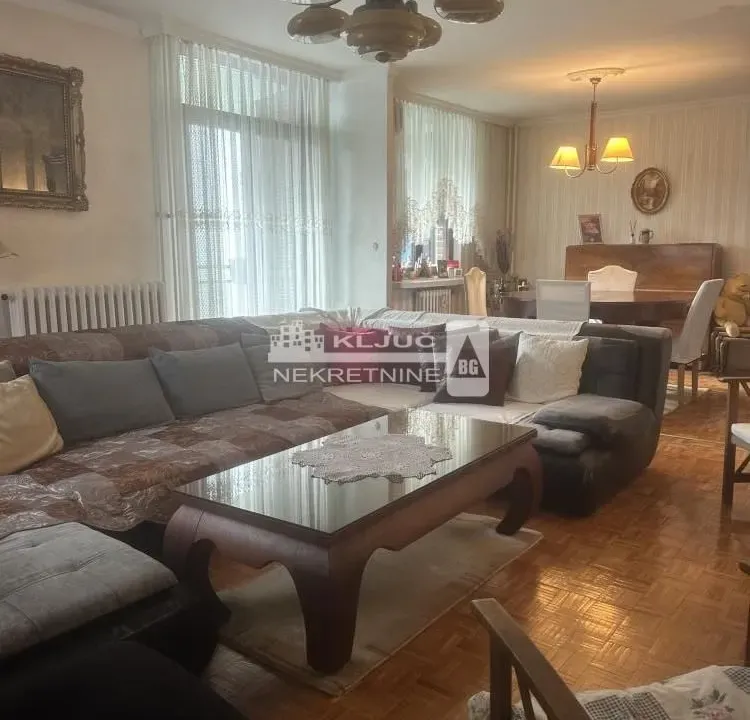 Izdavanje, trosoban stan, 90m², Kalenić Pijaca, Vračar Sve Podlokacije