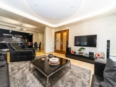 Izdavanje, četvorosoban stan, 170m2, Tološi, Podgorica