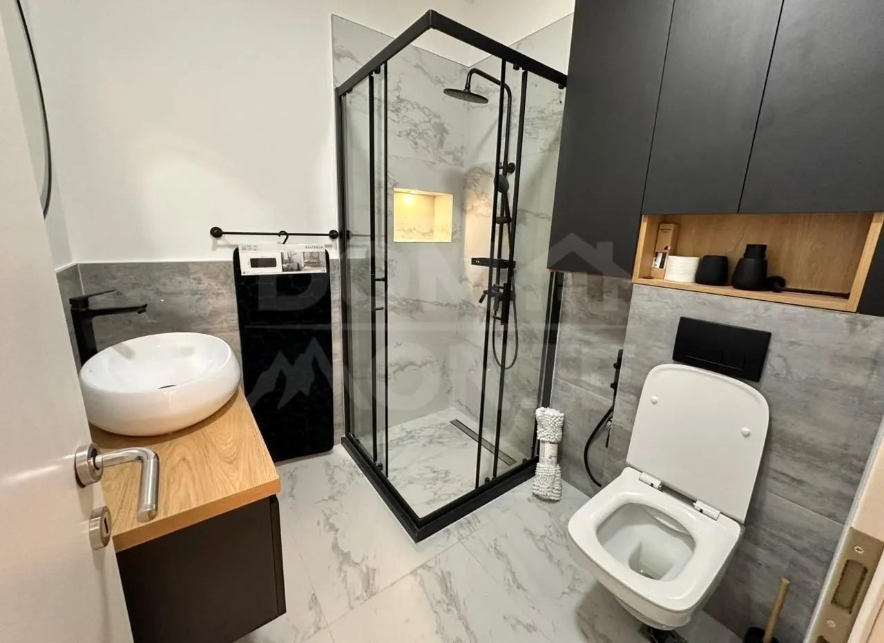 Izdavanje, četvorosoban stan, 104m², Zelenika, Herceg Novi