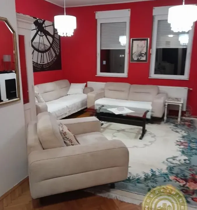 Izdavanje, četvorosoban stan, 120m², Centar, Novi Sad