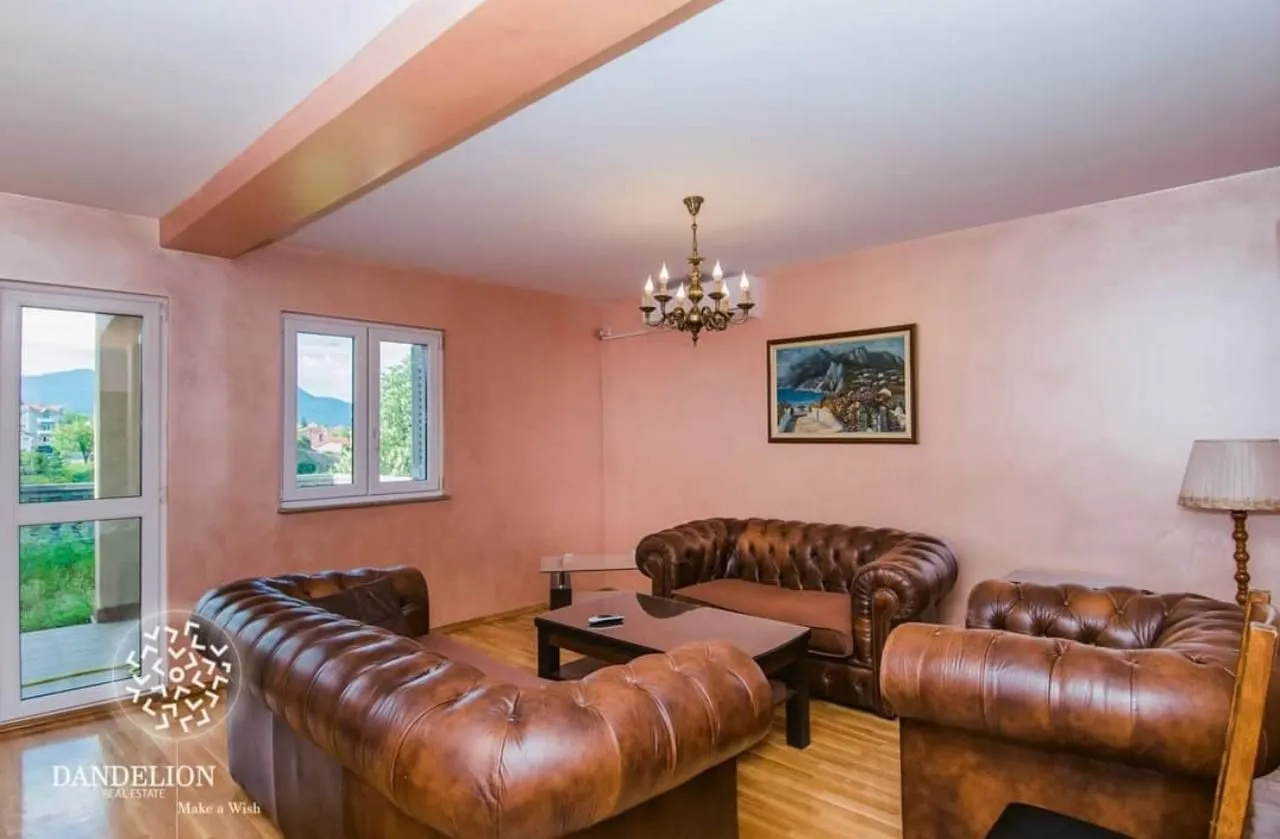 Rent, house, 220m², Stari Aerodrom, Podgorica