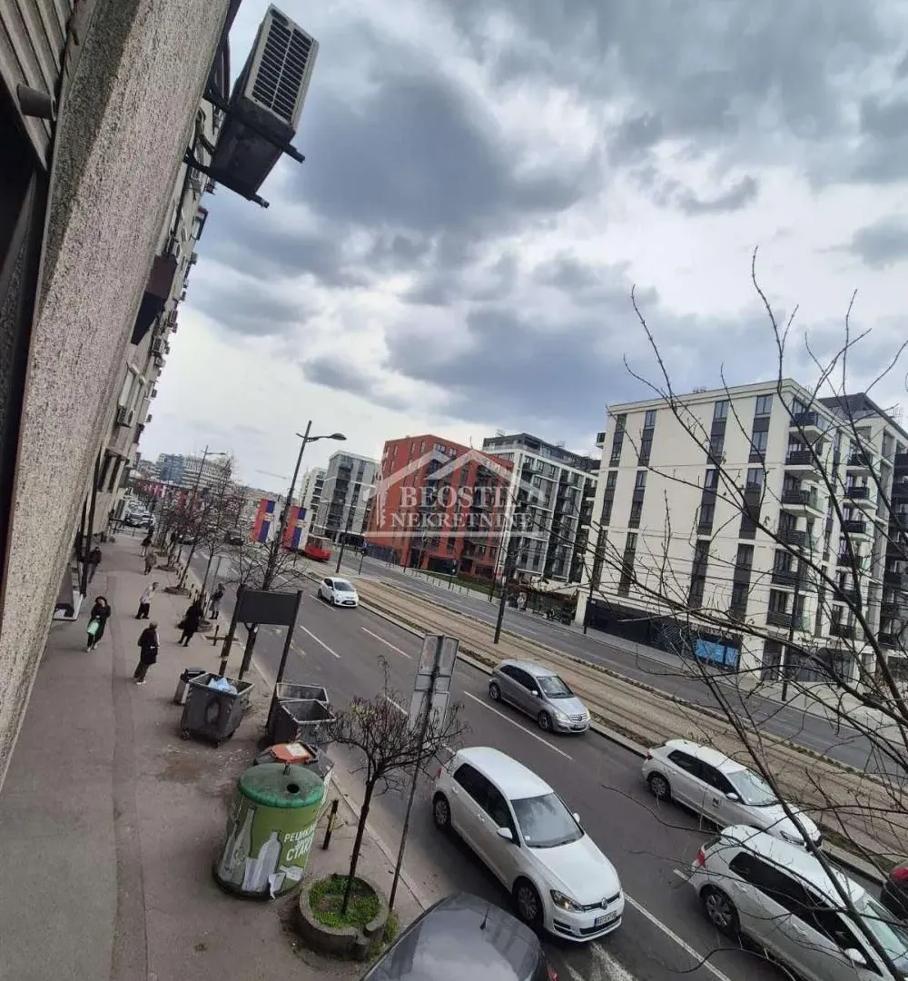 Prodaja, četvorosoban stan, 99m², Palata Pravde, Beograd