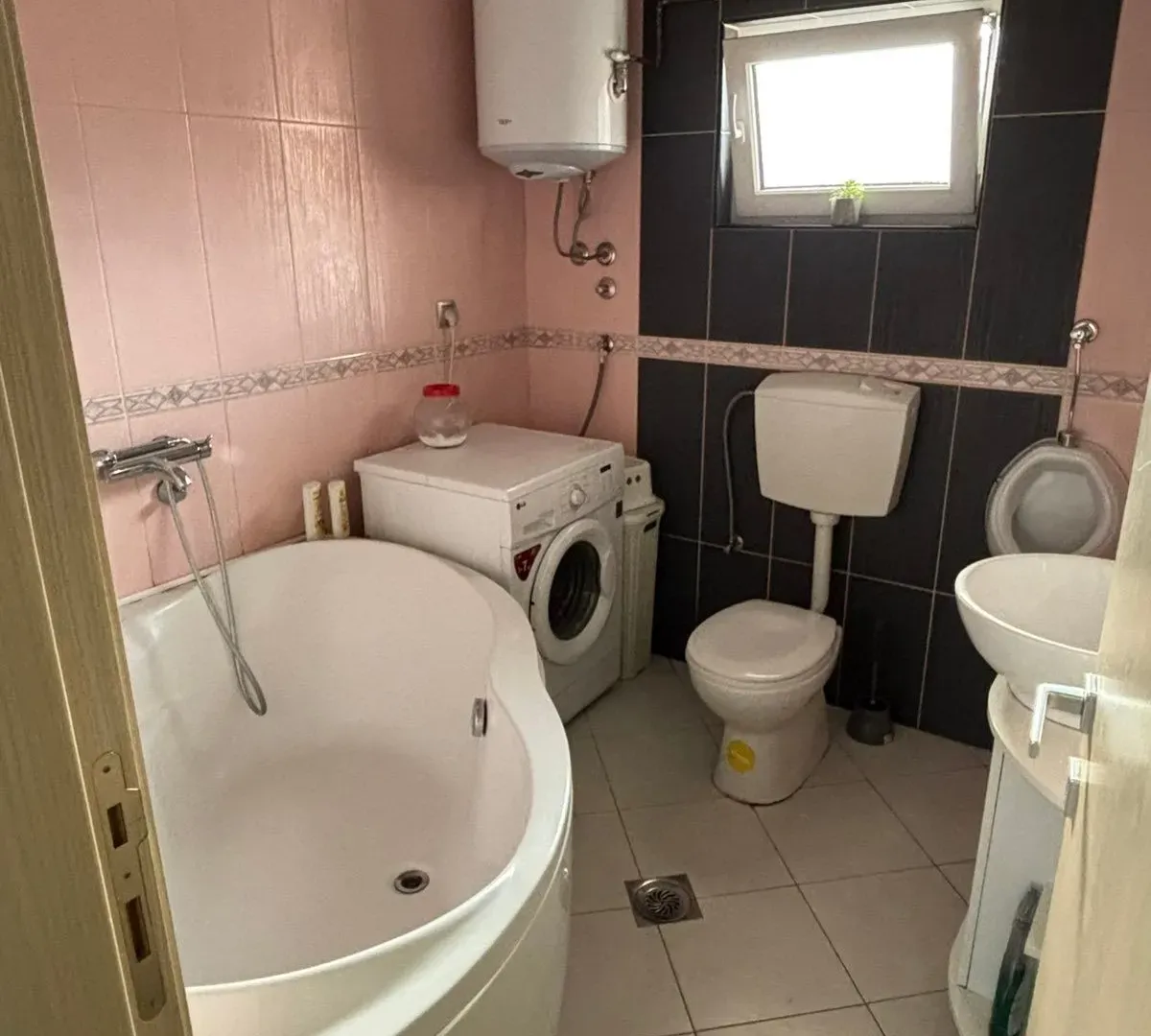 Prodaja, kuća, 150m², Stari Aerodrom, Podgorica