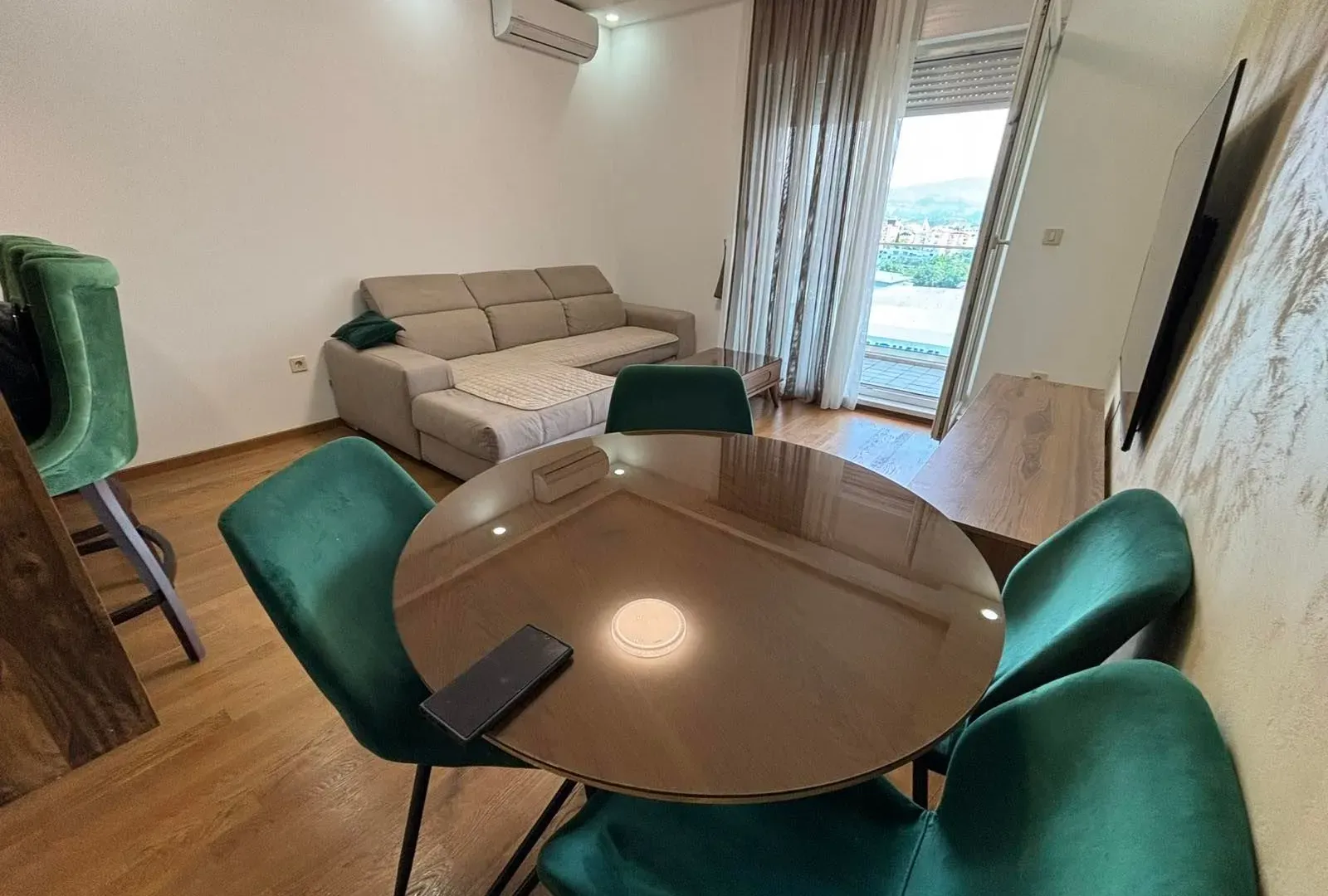 Izdavanje, dvosoban stan, 69m², Zabjelo, Podgorica