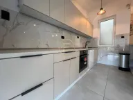 Izdavanje, četvorosoban stan, 189m², Spens, Novi Sad Sve Podlokacije - image 14