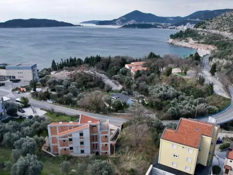 Zemljište in Kamenovo