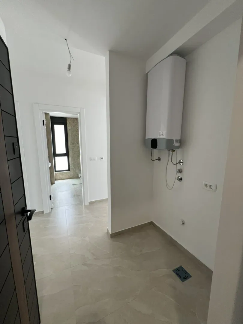 Izdavanje, trosoban stan, 80m², Dobra Voda, Bar