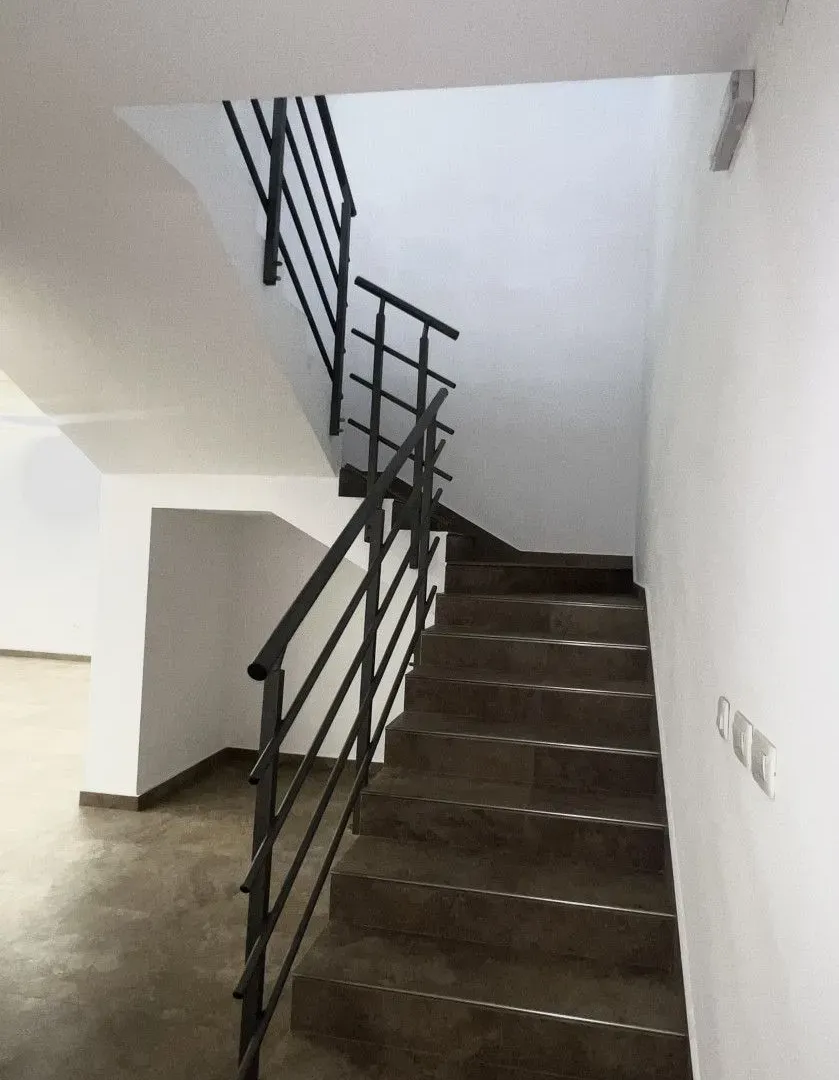 Rent, office space, 251m², Tološka šuma, Podgorica