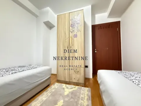 Izdavanje, trosoban stan, 80m², Krivi Most, Podgorica - image 15