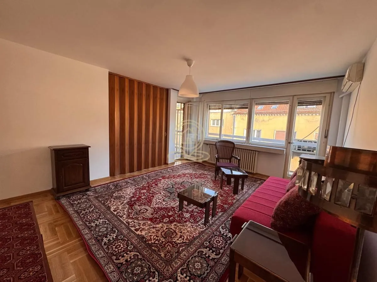 Izdavanje, trosoban stan, 78m², Kalenić Pijaca, Vračar Sve Podlokacije