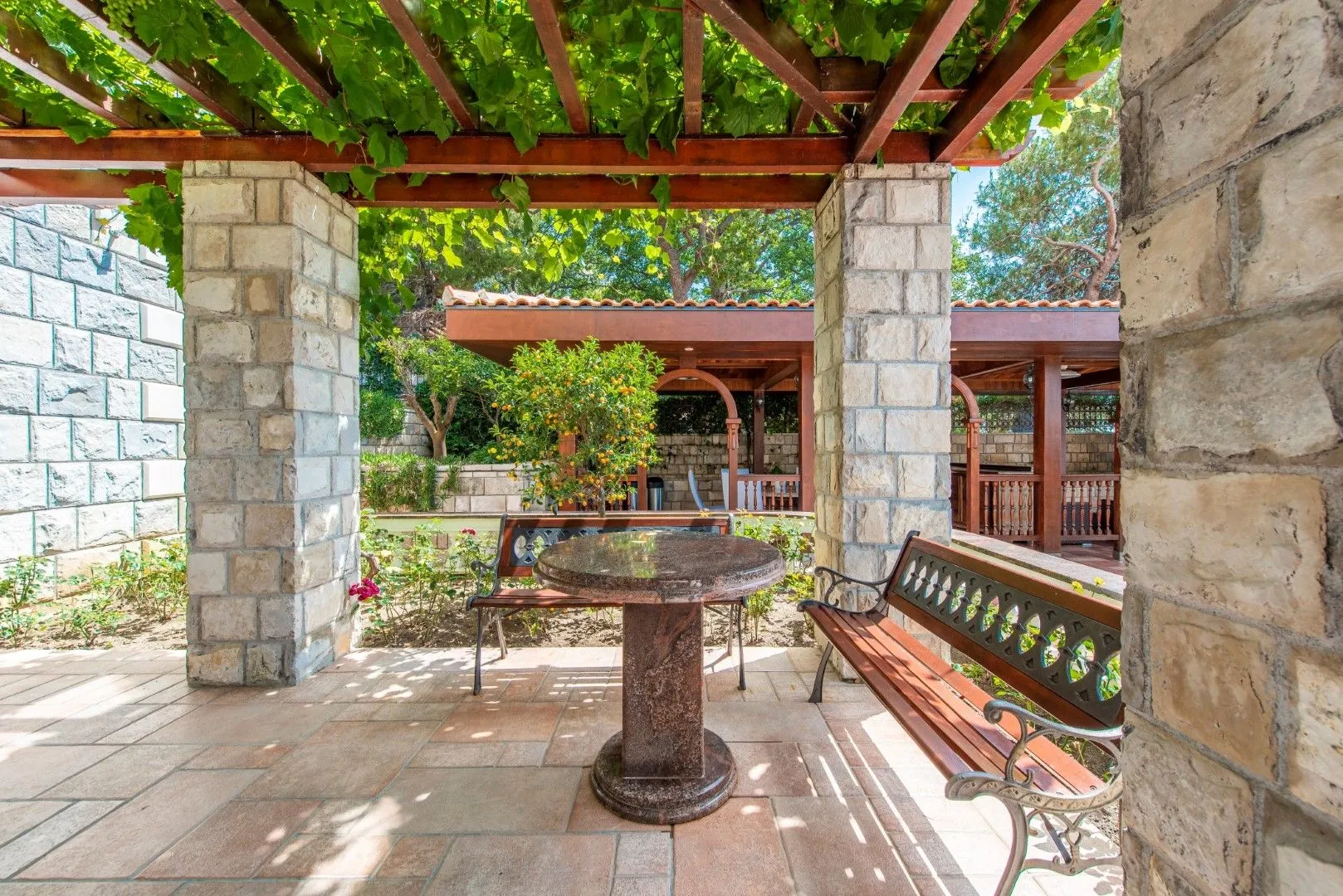 Sale, house, 1200m², Sutomore, Bar