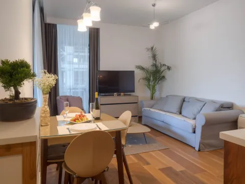 Rent, one bedroom apartment, 50m², Centar, Budva - image 1