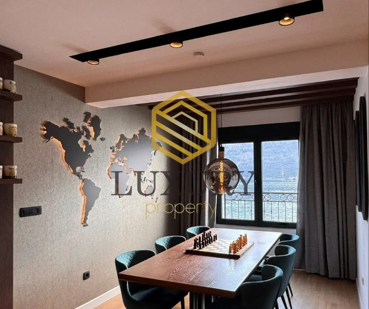 Sale, two bedroom apartment, 85m², Dobrota, Kotor