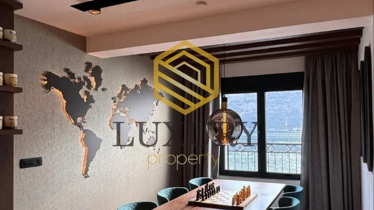 Sale, two bedroom apartment, 85m², Dobrota, Kotor