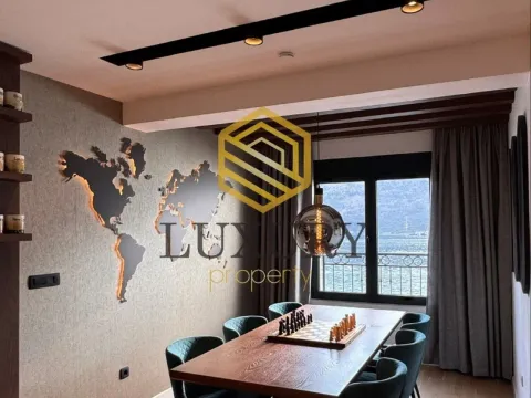 Sale, two bedroom apartment, 85m², Dobrota, Kotor - image 1