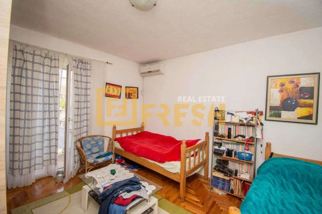 Prodaja, kuća, 356m², Murtovina, Podgorica