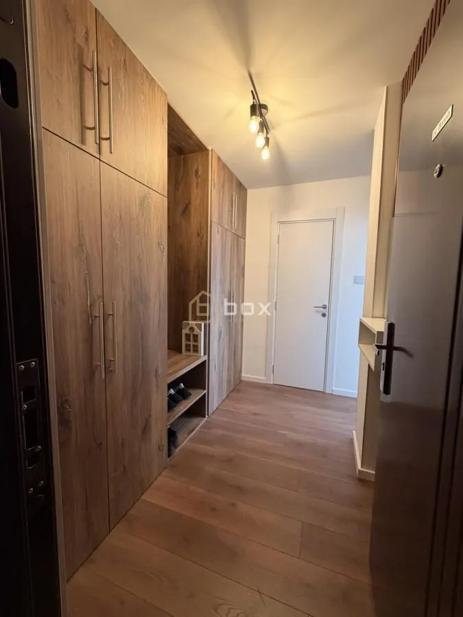 Prodaja, trosoban stan, 79m², Medijana, Niš