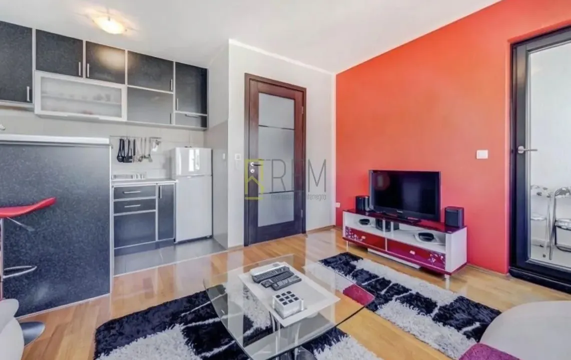 Prodaja, garsonjera, 28m², Blok 9, Podgorica