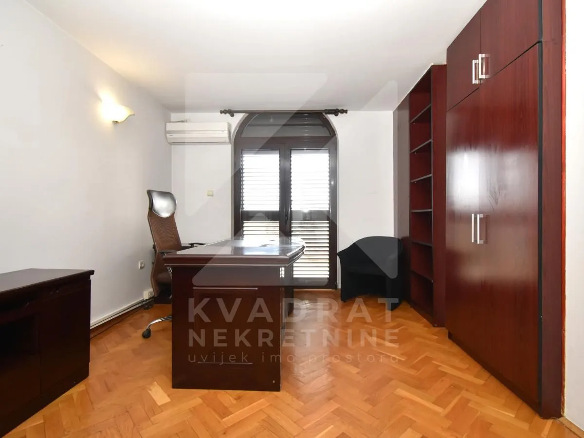 Rent, house, 300m², Gorica C, Podgorica