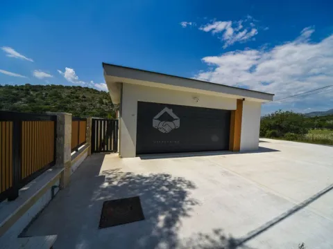 Izdavanje, kuća, 350m², Tuzi, Podgorica - image 4