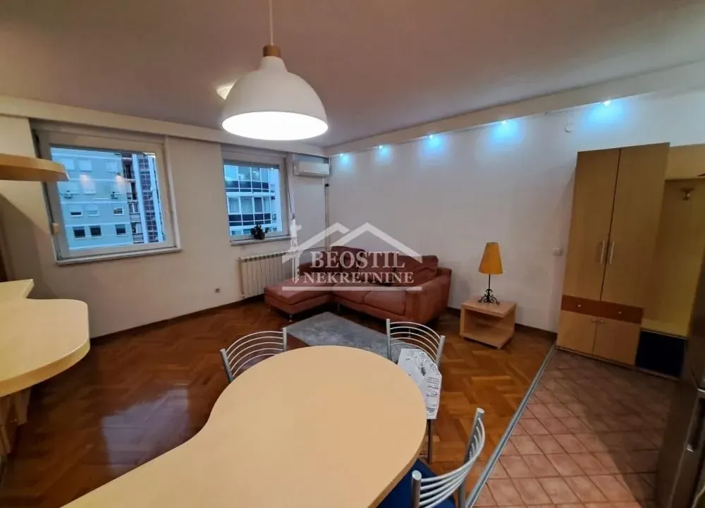 Izdavanje, dvosoban stan, 51m², Novi Beograd Sve Podlokacije, Beograd