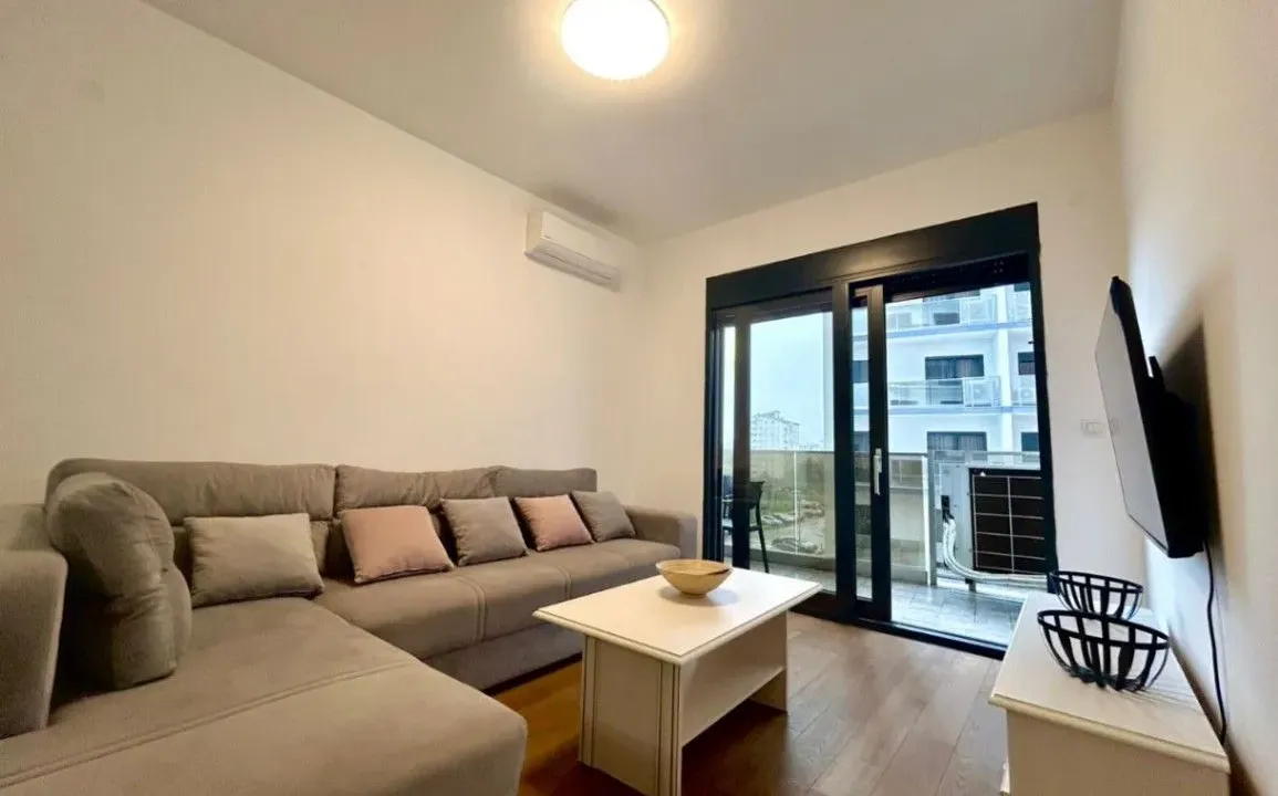 Izdavanje, dvosoban stan, 80m², Soho City, Bar