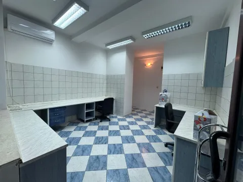 Rent, office space, 40m², Centar, Nikšić - image 10