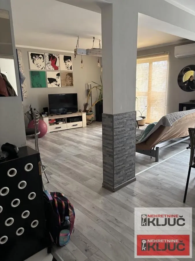 Prodaja, četvorosoban stan, 102m², Centar, Novi Sad