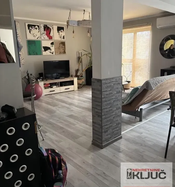 Prodaja, četvorosoban stan, 102m², Centar, Novi Sad