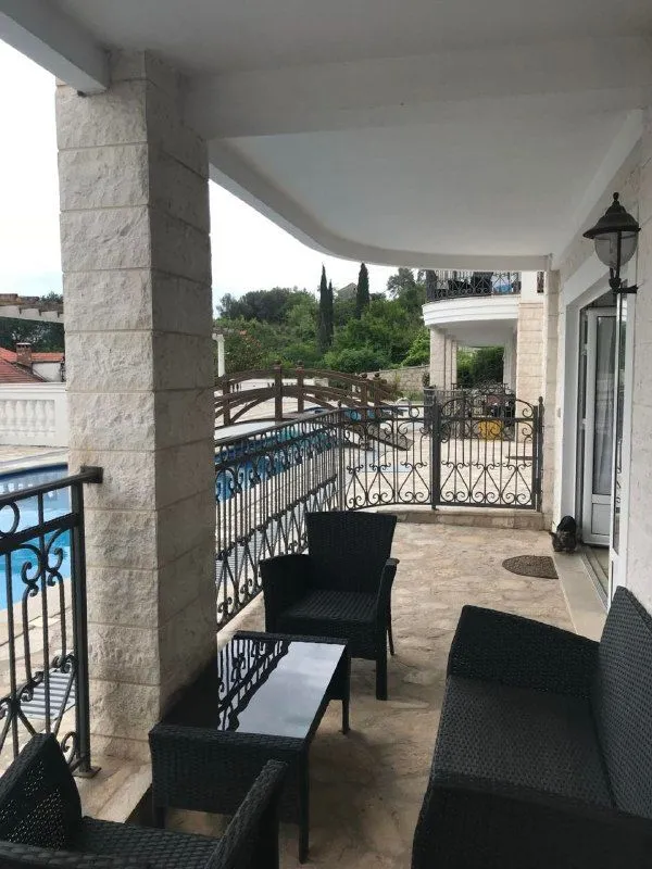 Izdavanje, jednosoban stan, 38m², Đenovići, Herceg Novi